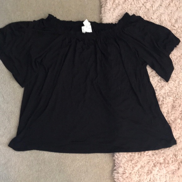 H&M Tops - SOLD ❌H&M Black Off the Shoulders Top